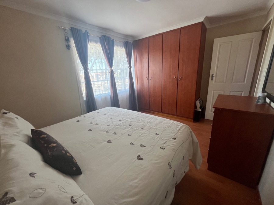 2 Bedroom Property for Sale in Lentegeur Western Cape